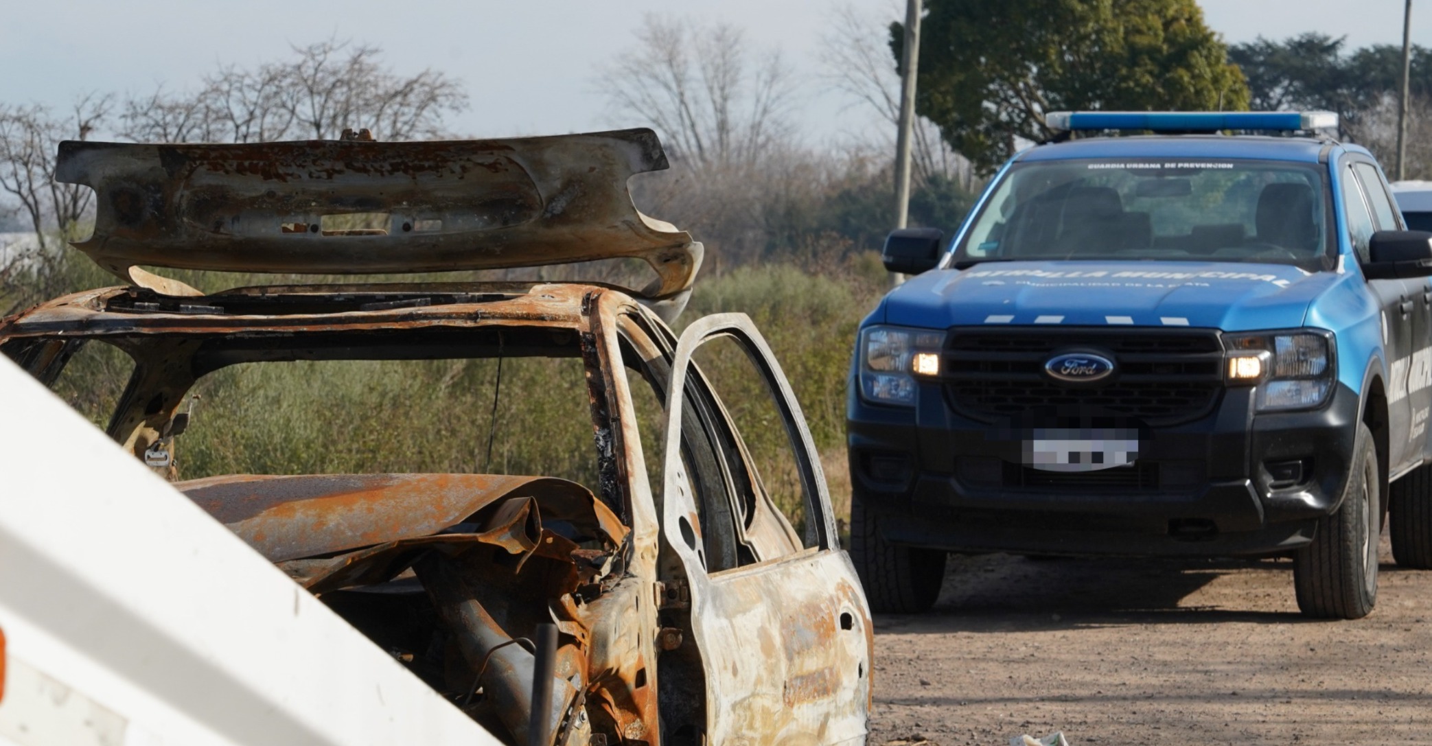La Municipalidad retiró nuevos autos abandonados de la vía pública en Tolosa, Villa Elvira y el casco urbano